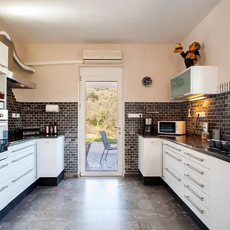 Chreal 210 Sqm Filaki